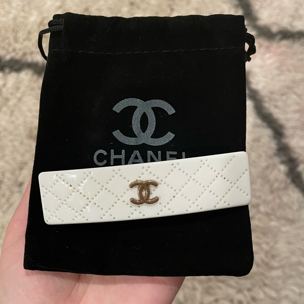 Chanel hair barrette - Picture 2 of 5